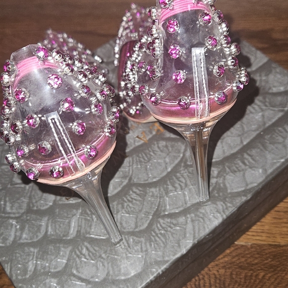 Pink Heels - Picture 3 of 4